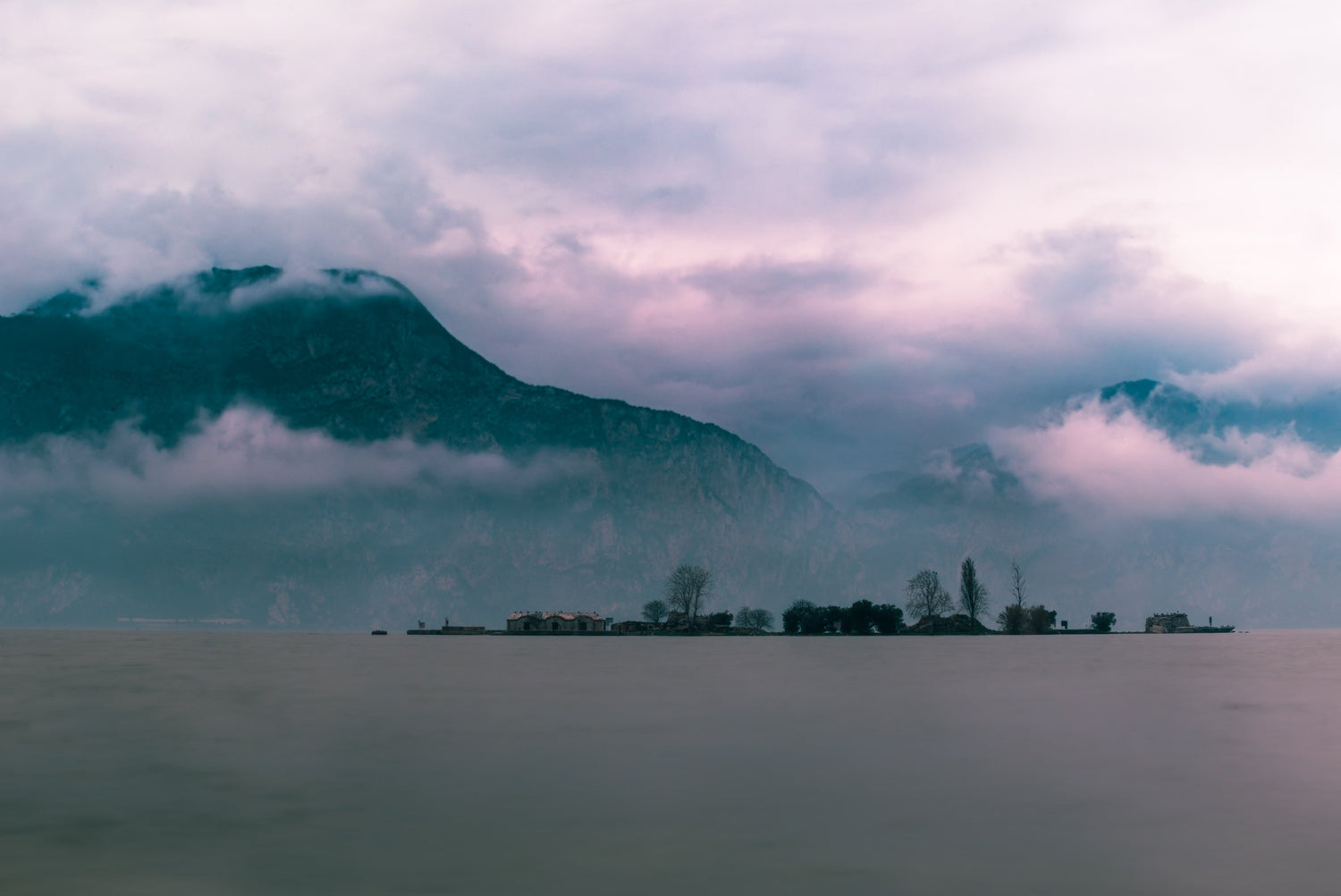 Veiled Horizons
